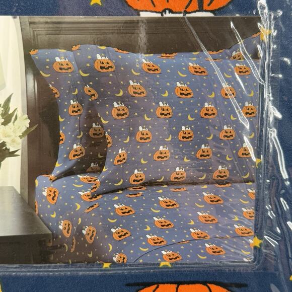 New Berkshire Peanuts Snoopy Woodstock Magic Pumpkin Blue Queen Sheet Set 4 Pc. - Picture 6 of 6
